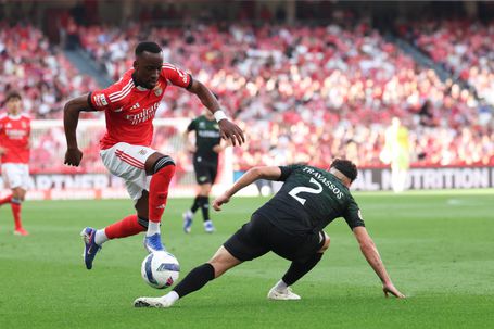 Dodi Lukebakio, 28 anos, no jogo entre Benfica e Moreirense, na Luz — Foto: Benfica