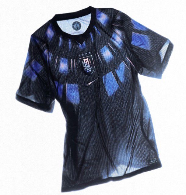 Uruguai (Grupo H), camisola alternativa. Nike