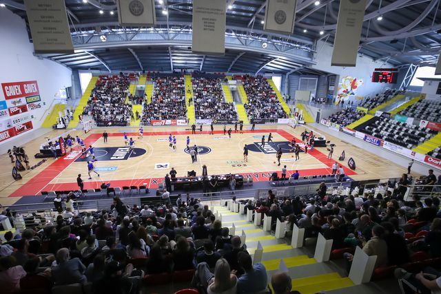 Ovarense-FC Porto interrompido após adepto sentir-se mal