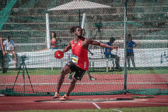 Emanuel Sousa melhora recorde nacional do lançamento do disco
