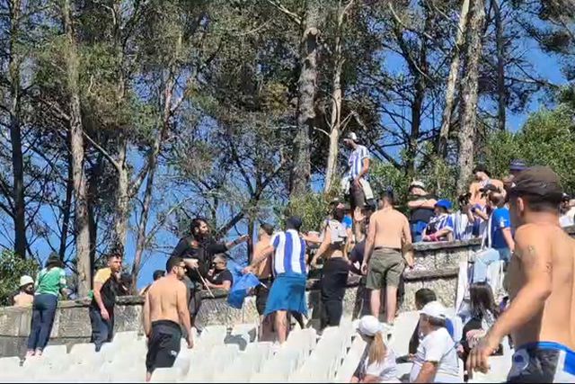 Adeptos do Sporting retirados da bancada após protesto dos adeptos do FC Porto