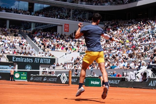 Roland Garros: Carlos Alcaraz imperial rumo à segunda ronda