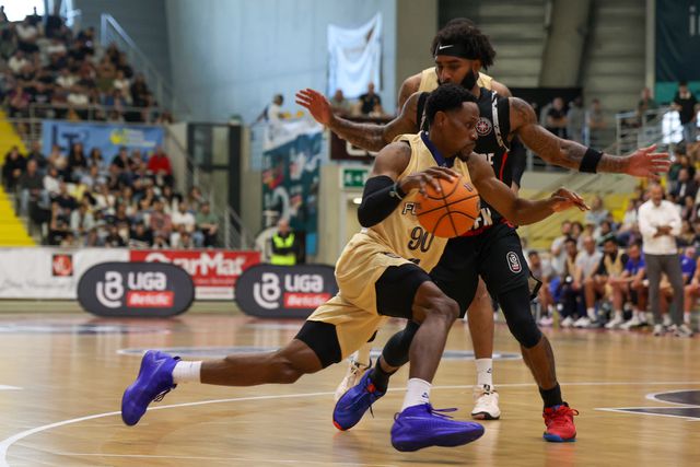 FC Porto garante vitória em Ovar nas asas de Kloof