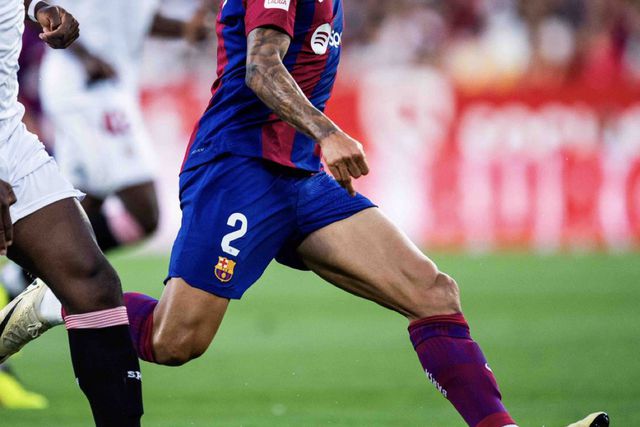 Barcelona fecha temporada com vitória em Sevilha e assistência de Cancelo