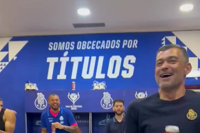 Desta vez não houve charuto, só cerveja: a festa de Sérgio Conceição no balneário