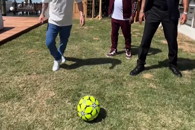 Messi meteu-se entre uma bola e os 'Bad Boys'