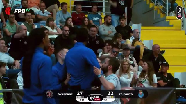 Ovarense-FC Porto interrompido depois de jogador atirar garrafa aos adeptos