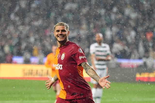 Galatasaray de Sérgio Oliveira é bicampeão turco na última jornada