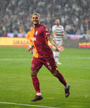 Galatasaray de Sérgio Oliveira é bicampeão turco na última jornada