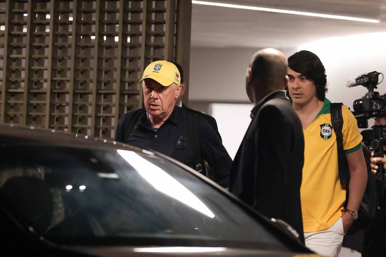Ancelotti já no Rio para treinar Brasil: «Aprendo português rápido» 