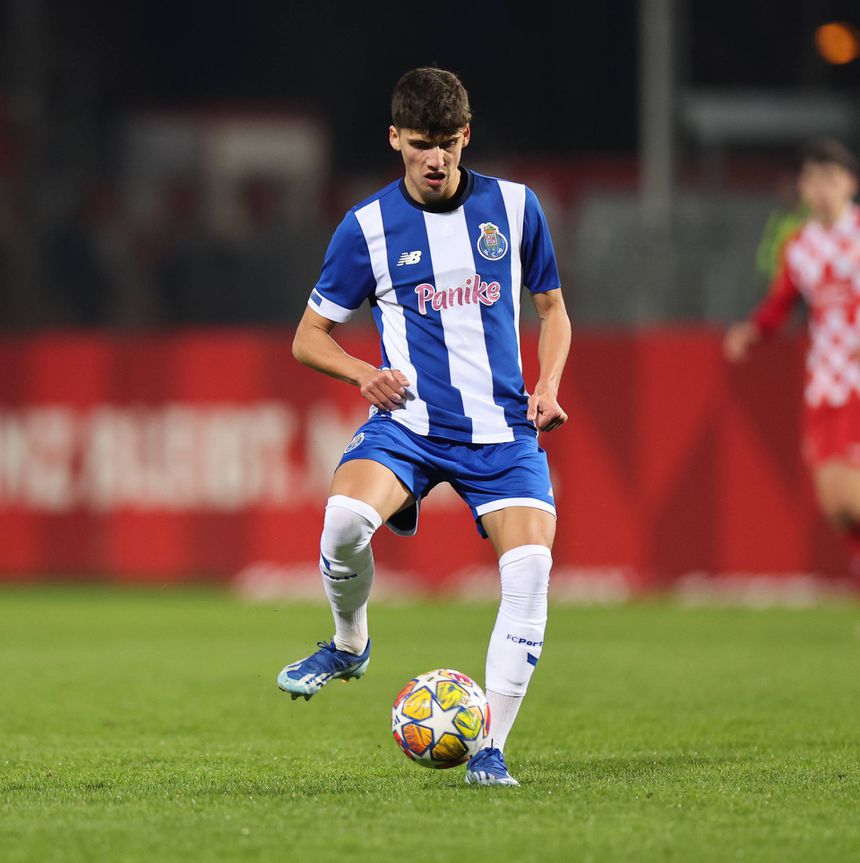 Gil Martins cumpriu a primeira época completa na equipa B dos dragões, após uma temporada brilhante no