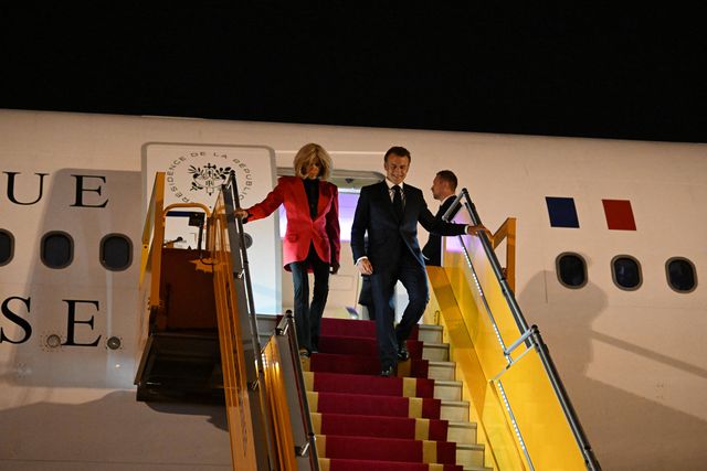 Empurrão ou chapada? Brigitte Macron acertou no marido e os franceses estão envergonhados