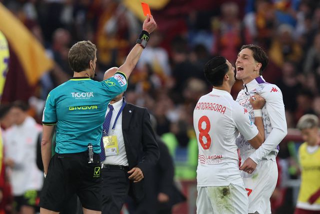 Zaniolo invade balneário de equipa da formação da Roma e agride jogadores