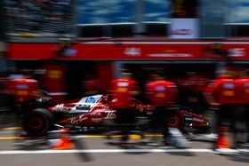 Se piscar os olhos nem vê: Ferrari novamente no topo de paragem nas boxes