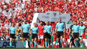 «Isto é só gritaria e muita pressão do Benfica»