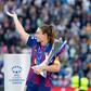 Alexia Putellas com o troféu da Champions