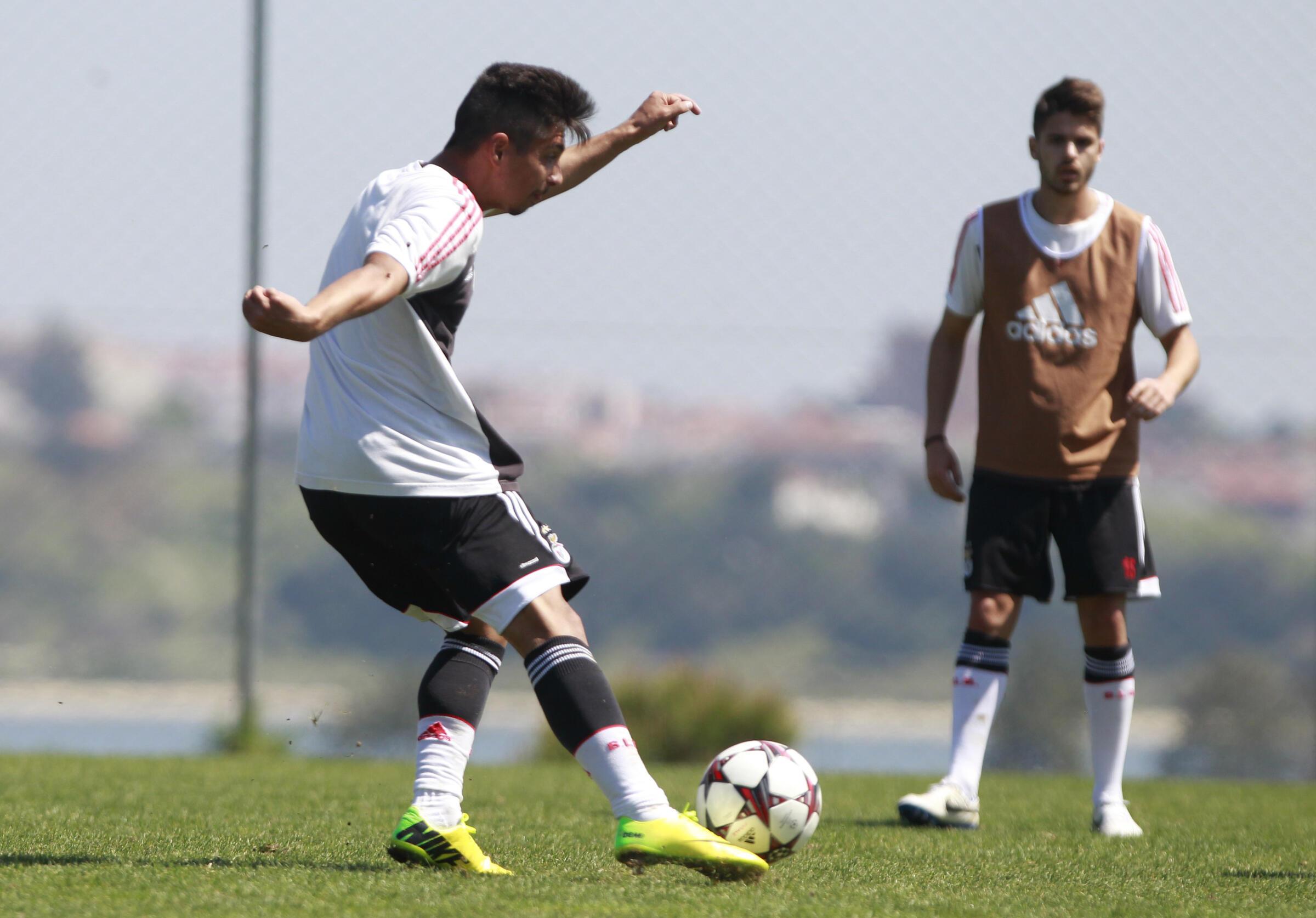 Rochinha jogou no Bolton e no Standard Liège antes de voltar a Portugal, para representar o Boavista e o Vitória de Guimarães. Da Cidade-Berço foi para o Sporting, em 2022. Está há dois anos no Famalicão - Foto: A BOLA