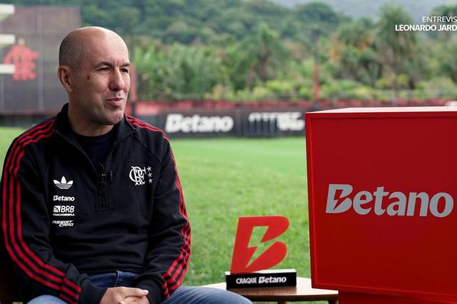 «Sou um lobo solitário, não gosto do 'show off' que há no futebol»