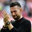 Francesco Farioli em lágrimas após perder o campeonato no Ajax na última jornada