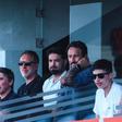 César Peixoto com o diretor desportivo Flávio Soares (o primeiro à esquerda do mister) e o presidente Rui Silva (o terceiro à esquerda do técnico) - Foto: Gil Vicente