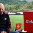 Leonardo Jardim explica como ultrapassar calendário sufocante no Brasil