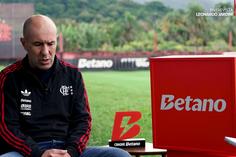 Leonardo Jardim explica como ultrapassar calendário sufocante no Brasil