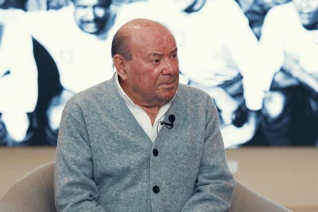 António Simões e o golo de cabeça ao Brasil: «Mas o guarda-redes é anão?»
