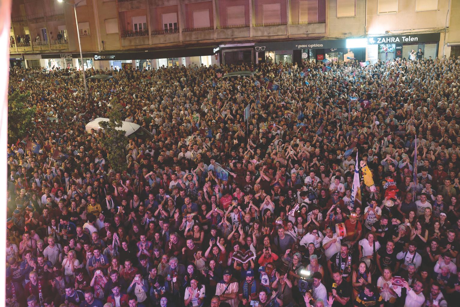 Loucura absoluta em toda a cidade de Torres Vedras: os heróis foram devidamente consagrados pelas suas gentes