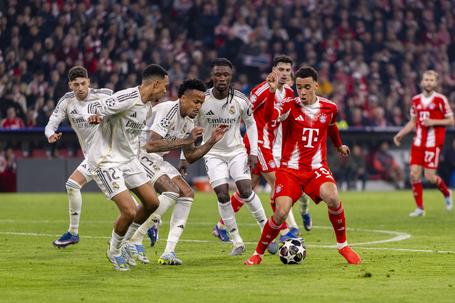 Lance do duelo entre Real Madrid e Bayern para a Champions