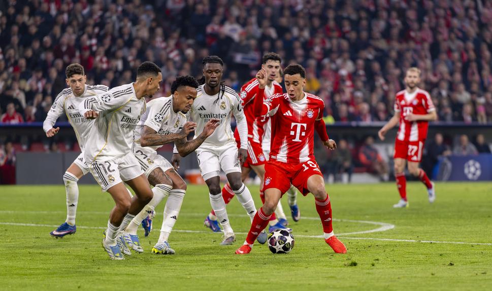 Lance do duelo entre Real Madrid e Bayern para a Champions