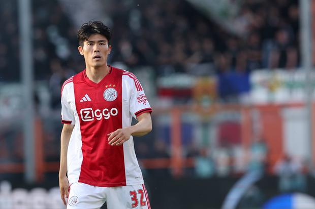 Takehiro Tomiyasu acabou a época com nove jogos pelo Ajax