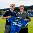 Victor Froholdt ao lado do irmão Hjalte na renovação - Foto: Lyngby