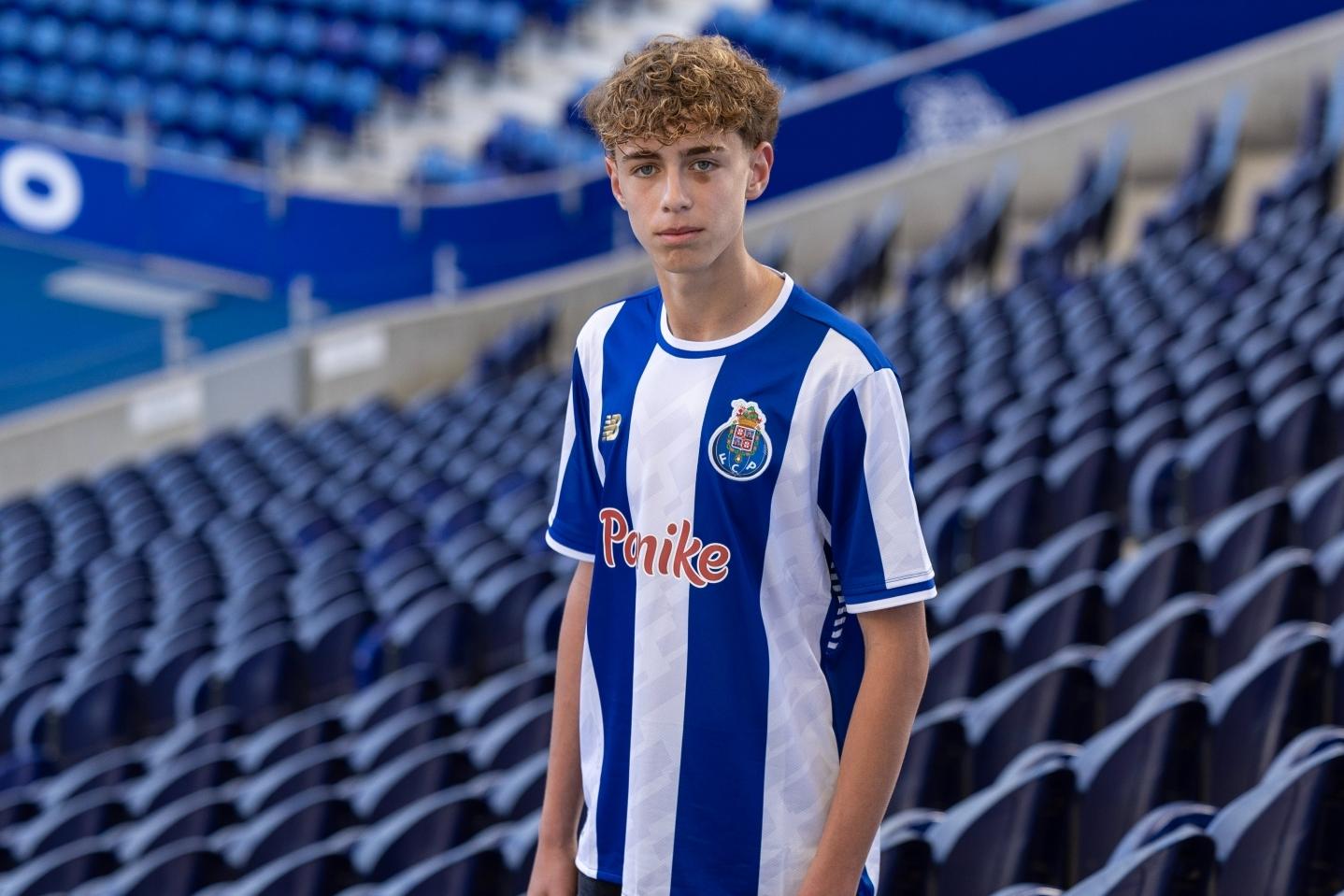 Xavier Silva continua no FC Porto