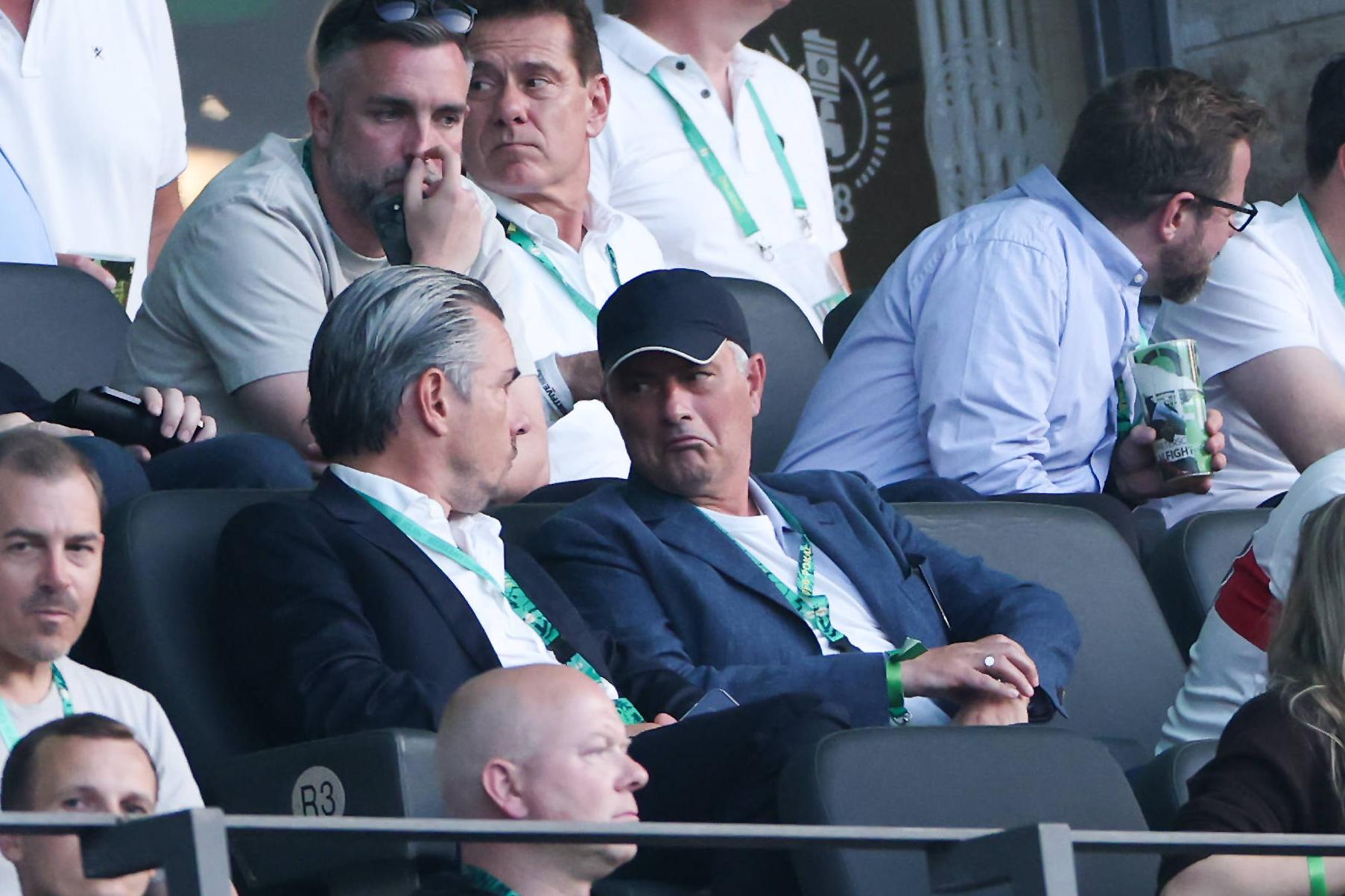 José Mourinho esteve na Alemanha a assistir à final da Taça da Alemanha