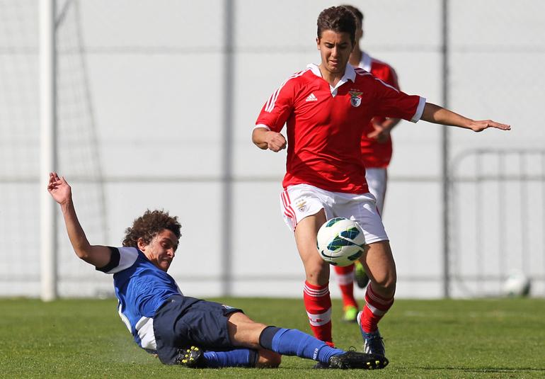 Raphael Guzzo jogou pelo Reus, de Espanha, pelo Goiás, do Brasil, e pelo Neftchi, do Azerbaijão. De resto, só em Portugal: representou Chaves, Tondela, Famalicão, Vizela e está no Marítimo - Foto: A BOLA