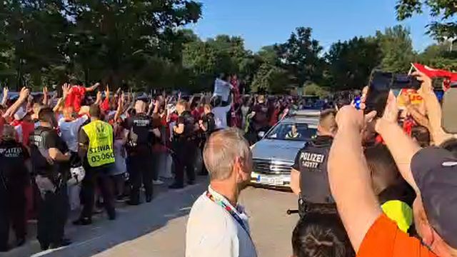 A chegada da Turquia ao Volksparkstadion