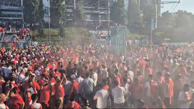 Invasão turca a Hamburgo para o decisivo jogo com a Chéquia