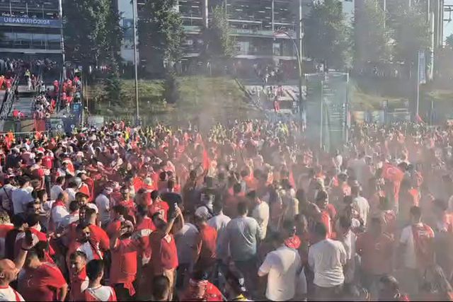 Invasão turca a Hamburgo para o decisivo jogo com a Chéquia