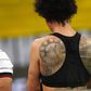 Leroy Sané arrependeu-se de fazer uma tatuagem de… Leroy Sané