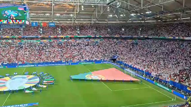 Ambiente nas bancadas de Gelsenkirchen