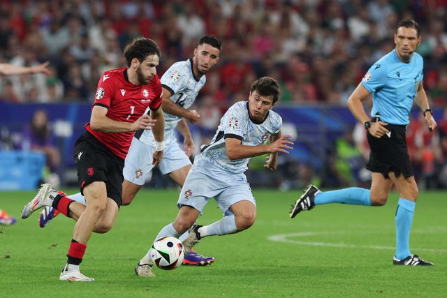 A análise de Duarte Gomes à arbitragem «inconsistente» do Geórgia-Portugal