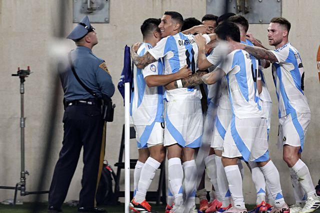 Lautaro Martínez marca perto do fim, Argentina vence Chile e está nos quartos de final