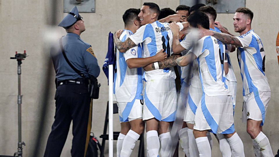 Lautaro Martínez marca perto do fim, Argentina vence Chile e está nos quartos de final