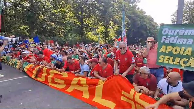 Festa dos adeptos portugueses antes do jogo com a Geórgia