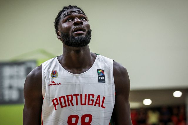 Neemias Queta (basquetebol) na seleção portuguesa de basquetebol. Foto Federação Portuguesa de Basquetebol