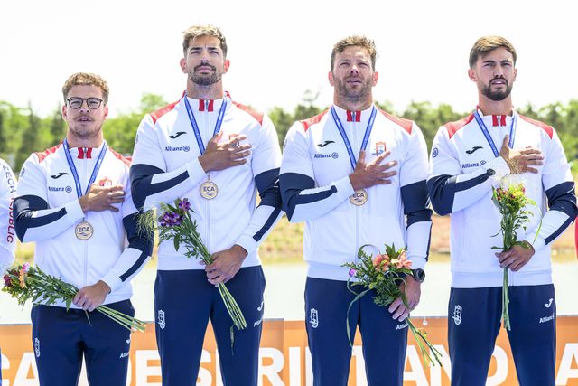 Equipa portuguesa de canoagem K4 composta por Gustavo Gonçalves, João Ribeiro, Messias Baptista e Pedro Casinha, conquista medalha de ouro nos Europeus de canoagem da Chéquia em 2025. Foto Federação Portuguesa de Canoagem