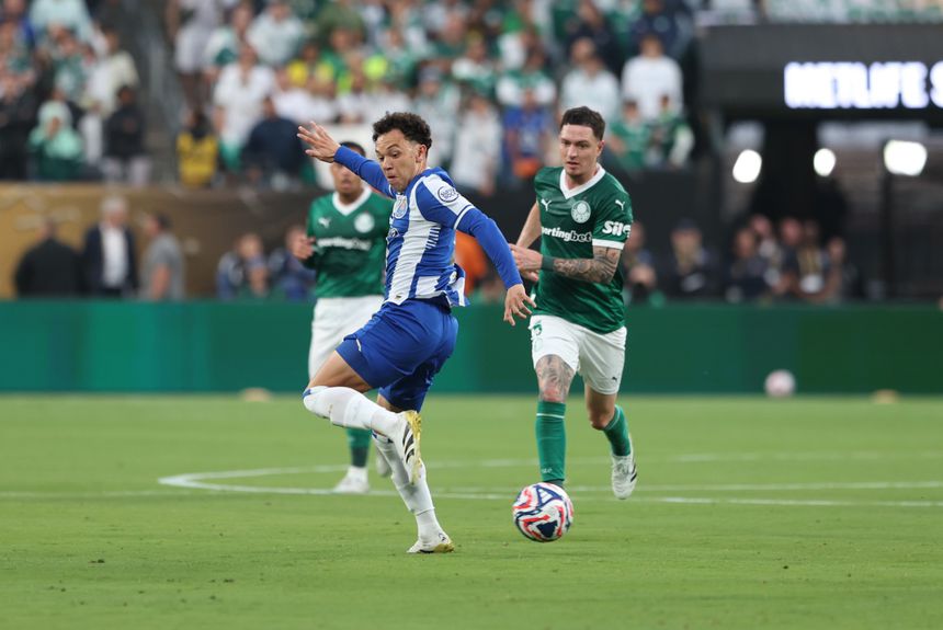 Internacional brasileiro pode não cumprir o último ano de contrato com os azuis e brancos (Foto: Catarina Morais/Kapta+)