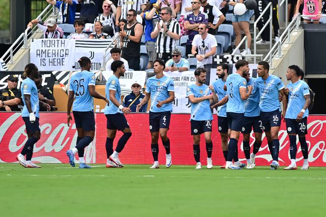 Jogadores do Man. City a celebrar um dos dois golos