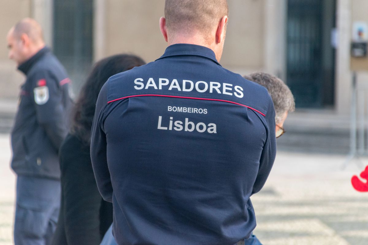 Incêndio leva à evacuação de centro comercial em Lisboa