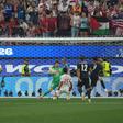 Turquia despediu-se do Mundial com uma vitória arrancada na compensação
